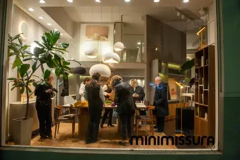 En Minimissura las lámparas de la nueva línea Mikonos acompañan el estilo acogedor y suman onda. En Minimissura las lámparas de la nueva línea Mikonos acompañan el estilo acogedor y suman onda.