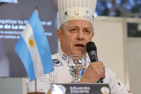 Eduardo Zacaria, capitán de equipo argentino. Eduardo Zacaria, capitán de equipo argentino.