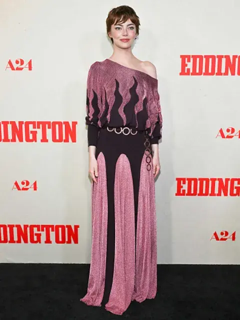 Emma Stone con un diseño de Louis Vuitton