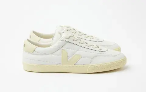 (JAZMIN CHEBAR- VEJA $250.000)