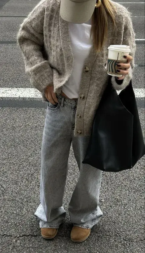 Va increíble con prendas en la misma gama, como una polera y un abrigo al tono Va increíble con prendas en la misma gama, como una polera y un abrigo al tono