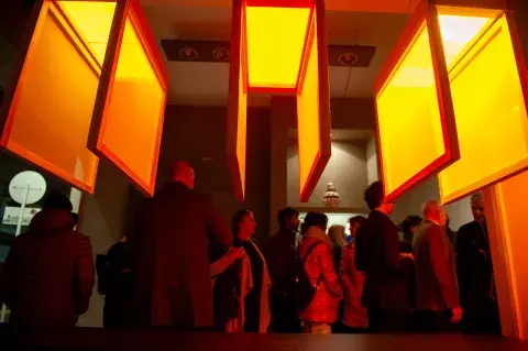 La Compañía aplica el recurso caja de luz y lo abre. La Compañía aplica el recurso caja de luz y lo abre.