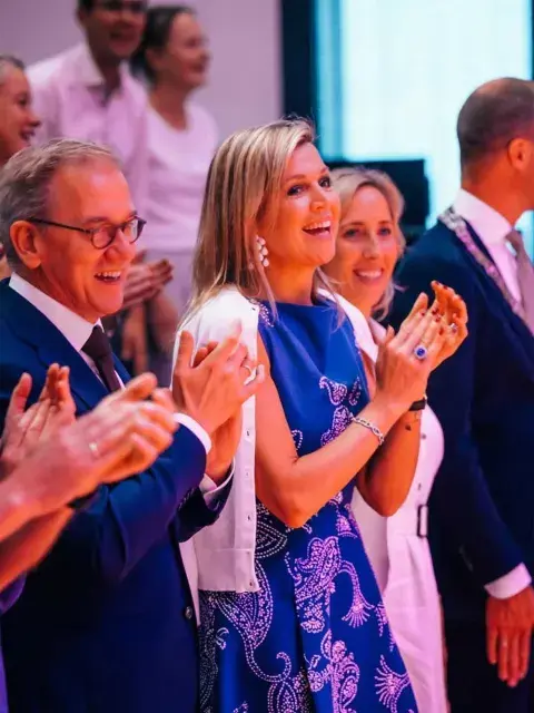 Máxima Zorreguieta eligió un vestido en color azul que lució en 2023 Máxima Zorreguieta eligió un vestido en color azul que lució en 2023