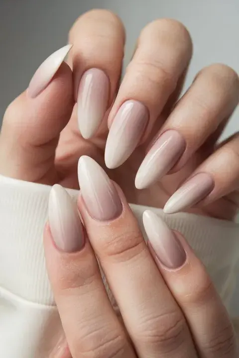El degradé es una de las tendencias del nail art en tendencia. El degradé es una de las tendencias del nail art en tendencia.