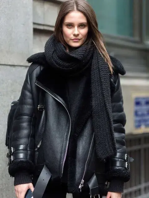Por último, las campera con corderito también pisan fuerte Por último, las campera con corderito también pisan fuerte