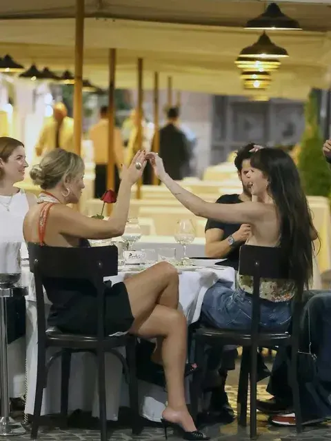 Dakota Johnson y Kate Hudson por las calles de Roma Dakota Johnson y Kate Hudson por las calles de Roma