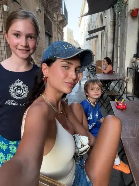 Zaira eligió la Costa Amalfitana como destino y sus redes se llenaron de color Zaira eligió la Costa Amalfitana como destino y sus redes se llenaron de color