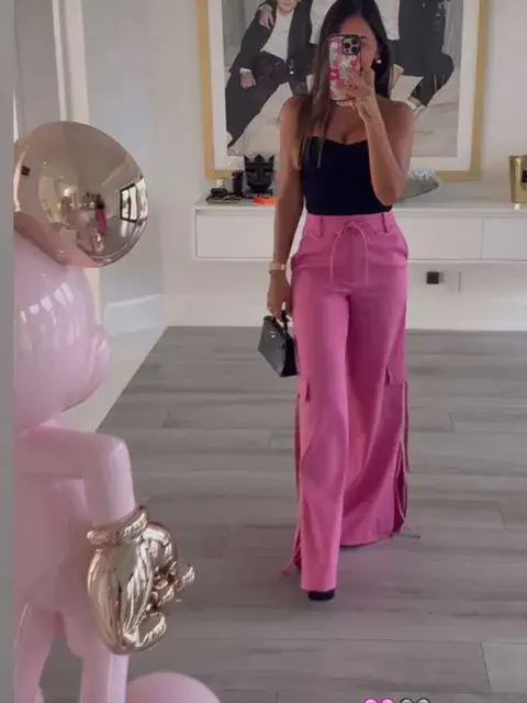 Antonela Roccuzzo tiene una pieza de Mickey en color rosa y dorada