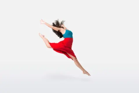 Bailar para sanar: el poder del movimiento como terapia emocional