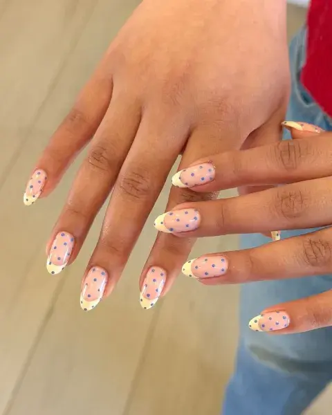 Polka dots nails: así es el diseño de uñas de Hailey Bieber que serán virales Polka dots nails: así es el diseño de uñas de Hailey Bieber que serán virales