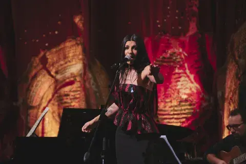Cazzu en el homenaje a Mercedes Sosa. Cazzu en el homenaje a Mercedes Sosa.