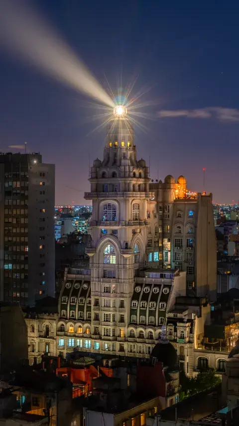 Su faro guiaba... y también comunicaba