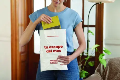 Cuando te llega el libro es una sorpresa, pero sabés que va a estar bueno, porque conocés la curaduría y elegiste el tipo de literatura que te interesa. Cuando te llega el libro es una sorpresa, pero sabés que va a estar bueno, porque conocés la curaduría y elegiste el tipo de literatura que te interesa.