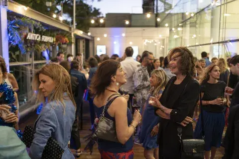 Además de ver exposiciones, la propuesta incluye talleres, fiestas y encuentros. Además de ver exposiciones, la propuesta incluye talleres, fiestas y encuentros.