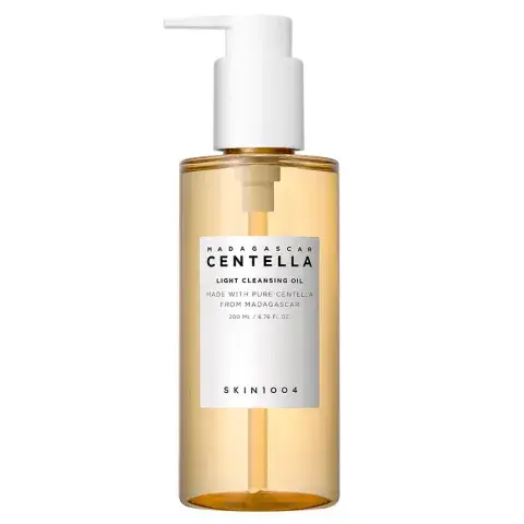 Centella Light Cleansing Oil de Skin1004: retira el maquillaje, suciedad, regula el exceso de sebo de la piel y los 6 aceites de su fórmula dejan la piel ultra nutrida.