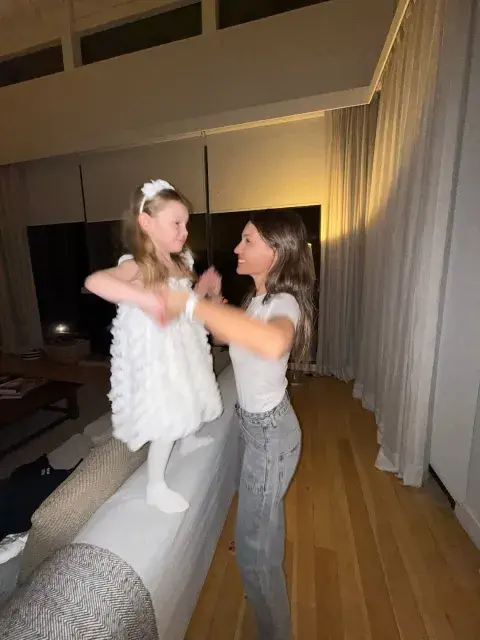 El look de Pampita para el cumpleaños de 4 de su hija Anita El look de Pampita para el cumpleaños de 4 de su hija Anita