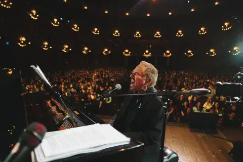 Alejandro Lerner al piano en el "Gracias Mercedes". Alejandro Lerner al piano en el "Gracias Mercedes".