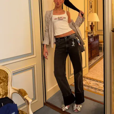 Dua Lipa es, sin dudas, una de las figuras que mejor sabe cómo jugar con la moda Dua Lipa es, sin dudas, una de las figuras que mejor sabe cómo jugar con la moda