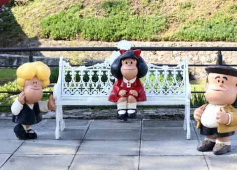A Puebla, México, Mafalda fue acompañada por sus amigos Manolito y Susanita. A Puebla, México, Mafalda fue acompañada por sus amigos Manolito y Susanita.