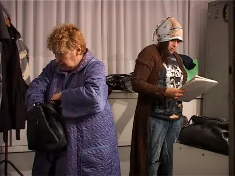 Nilda Sindaco y Verónica Barrionuevo, protagonistas del documental Salir a escena (2012) Nilda Sindaco y Verónica Barrionuevo, protagonistas del documental Salir a escena (2012)