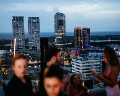 Trade Sky Bar: tragos, vistas y una ciudad a tus pies Trade Sky Bar: tragos, vistas y una ciudad a tus pies