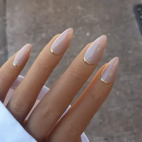 Uñas almendradas elegantes: 7 diseños que podés llevar a la oficina