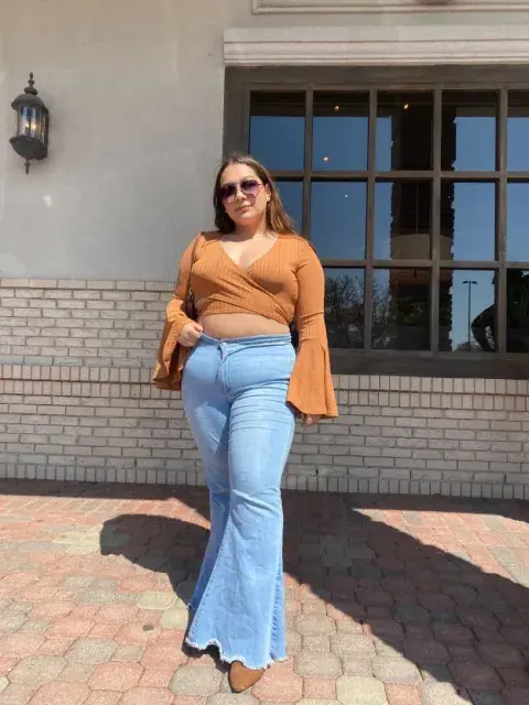 Si querés lograr un look de día, buscá combinarlo con colores claros y zapatillas o botas bajas. Si querés lograr un look de día, buscá combinarlo con colores claros y zapatillas o botas bajas.