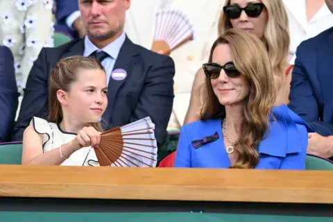 La princesa Charlotte de Gales y Catherine, princesa de Gales, asisten al día catorce del Campeonato de Tenis de Wimbledon en el All England Lawn Tennis and Croquet Club en el All England Lawn Tennis and Croquet Club el 13 de julio de 2025 en Londres. La princesa Charlotte de Gales y Catherine, princesa de Gales, asisten al día catorce del Campeonato de Tenis de Wimbledon en el All England Lawn Tennis and Croquet Club en el All England Lawn Tennis and Croquet Club el 13 de julio de 2025 en Londres.