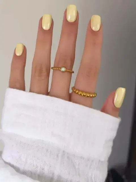 Las uñas amarillo pastel son la última tendencia en nail art Las uñas amarillo pastel son la última tendencia en nail art
