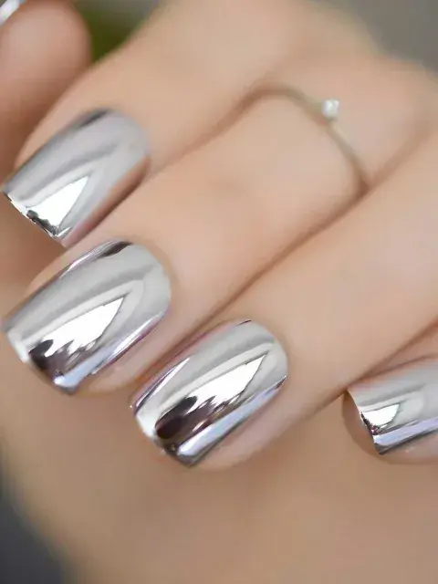 Las uñas charoladas son la última tendencia en diseño de uñas Las uñas charoladas son la última tendencia en diseño de uñas