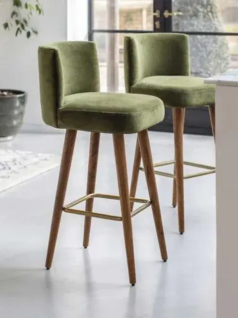 En pana y en color verde, suma estilo y elegancia al espacio