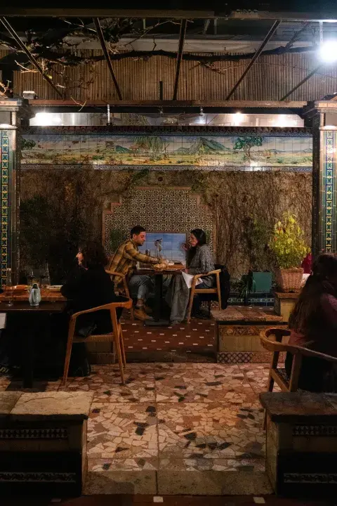Abreboca, un restaurante con patio calefaccionado. Abreboca, un restaurante con patio calefaccionado.