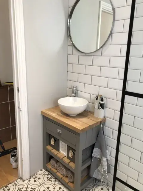 Vanitorys y muebles de guardado originales para baños pequeños