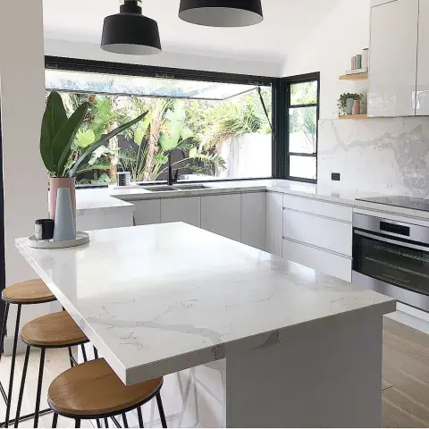 Foto de cocina con diseño en L. Foto de cocina con diseño en L.
