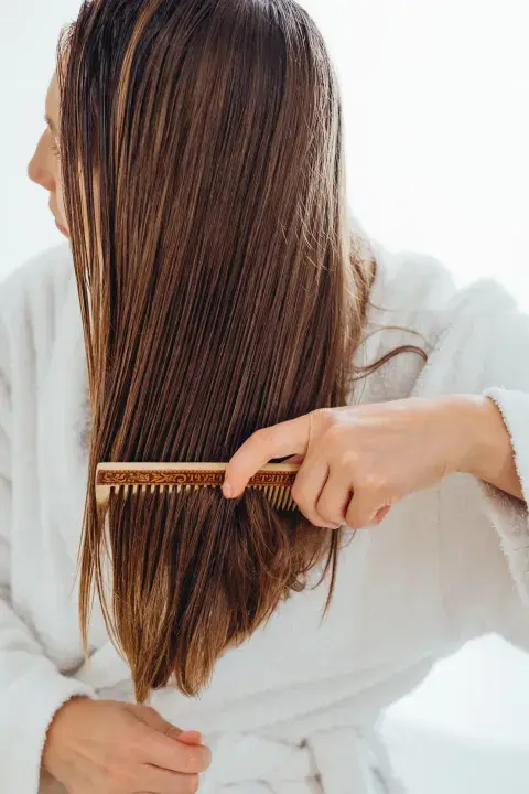 Cómo conseguir un Glossy Hair: la tendencia que deja el pelo muy brillante y sedoso Cómo conseguir un Glossy Hair: la tendencia que deja el pelo muy brillante y sedoso