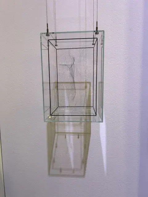 No te pierdas la oportunidad de espiar un poquitito de las fabulosas arañas de Tomas Sareceno, en Ruth Benzacar Galería. Pequeñas redes que representan la galaxia y cuyo proceso de gestación es en sí misma la obra. No te pierdas la oportunidad de espiar un poquitito de las fabulosas arañas de Tomas Sareceno, en Ruth Benzacar Galería. Pequeñas redes que representan la galaxia y cuyo proceso de gestación es en sí misma la obra.