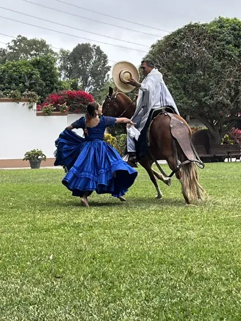 El espectáculo folclórico es de una gran belleza y destreza.