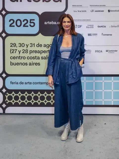 Mariana Arias con total look en denim Mariana Arias con total look en denim