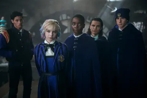 Imágenes de la parte 2 de la temporada 2 de Merlina. Imágenes de la parte 2 de la temporada 2 de Merlina.