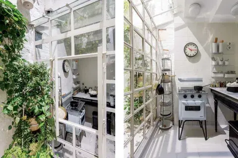 "Para darle amplitud a la cocina, despegué los muebles: de la pared, del piso, y entre sí. Generé aire y cambios de altura para crear un recorrido, un ambiente donde exponés cosas en lugar de esconderlas", dice la dueña de casa. "Para darle amplitud a la cocina, despegué los muebles: de la pared, del piso, y entre sí. Generé aire y cambios de altura para crear un recorrido, un ambiente donde exponés cosas en lugar de esconderlas", dice la dueña de casa.