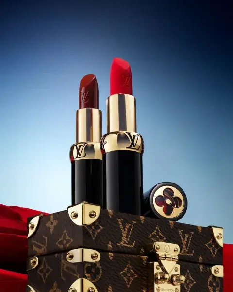 Louis Vuitton creó su línea de maquillaje. El rouge cuesta 160 dólares Louis Vuitton creó su línea de maquillaje. El rouge cuesta 160 dólares