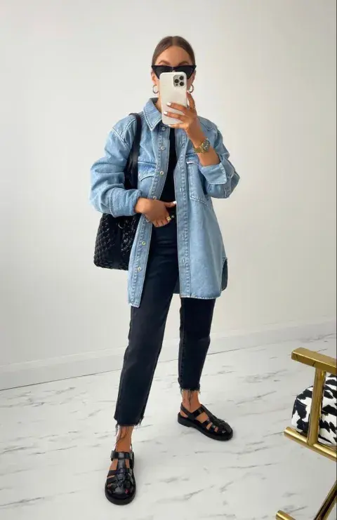 Con denim y pantalón de vestir, es una opción perfecta para ir a la oficina. Con denim y pantalón de vestir, es una opción perfecta para ir a la oficina.