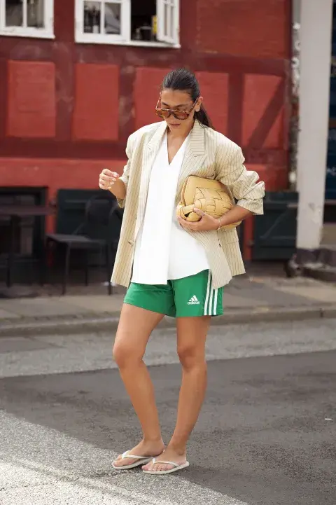 La fusión entre ropa deportiva y prendas clásicas de sastrería continúa siendo protagonista. La fusión entre ropa deportiva y prendas clásicas de sastrería continúa siendo protagonista.