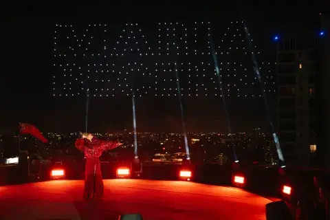 María Becerra vuelve a tocar en River y lo anunció con un show de drones. María Becerra vuelve a tocar en River y lo anunció con un show de drones.