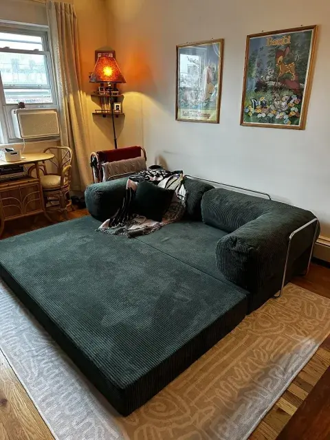 Perfecto para espacios reducidos, ya que ocupa lo mismo que un sillón tradicional, pero con el plus de ser convertible Perfecto para espacios reducidos, ya que ocupa lo mismo que un sillón tradicional, pero con el plus de ser convertible