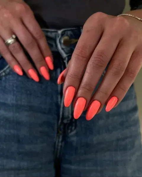 7 diseños de uñas neón y con esmalte fluorescente con inspiración en los ´90 7 diseños de uñas neón y con esmalte fluorescente con inspiración en los ´90