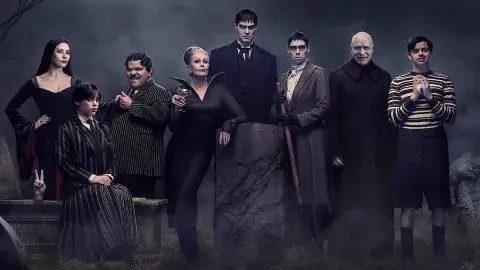Foto de la familia Addams en la temporada 2 de Merlina. Foto de la familia Addams en la temporada 2 de Merlina.
