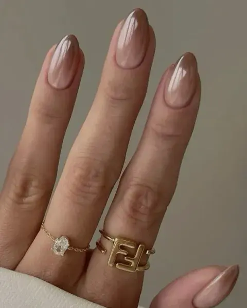 Si te gustan los perlados, combinalo con un marrón claro para lograr un diseño elegante y original. Si te gustan los perlados, combinalo con un marrón claro para lograr un diseño elegante y original.