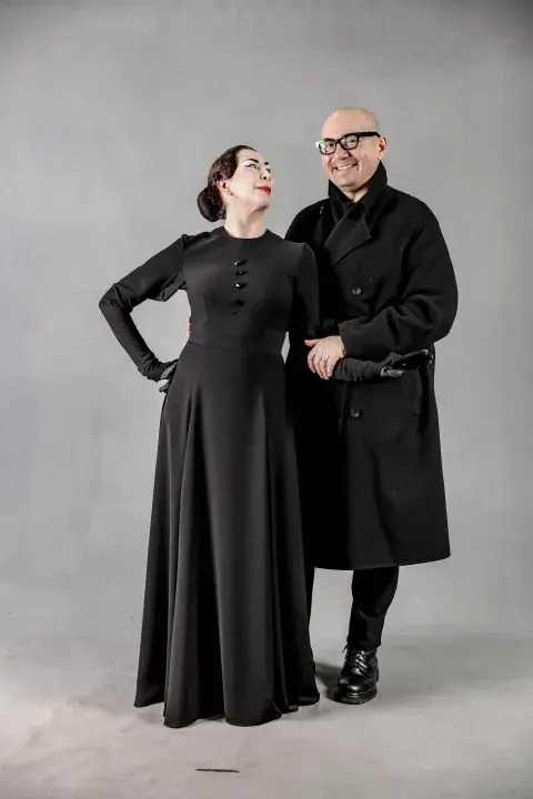 María Merlino y Pablo Ramírez tienen una gran sintonía artística que se ve una vez más en esta obra, el debut como director teatral del diseñador de moda. María Merlino y Pablo Ramírez tienen una gran sintonía artística que se ve una vez más en esta obra, el debut como director teatral del diseñador de moda.