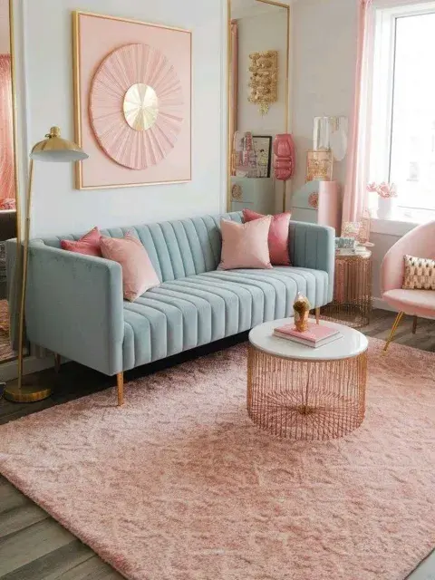 Curvas y orgánicas: ideales para salones con espíritu “green” o boho, suavizan la panorámica y aportan elegancia relajada.